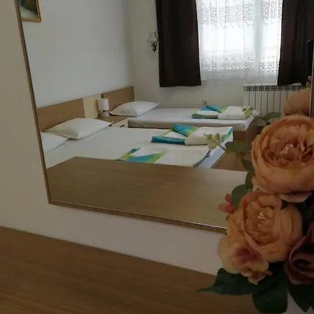 Къща за гости слънчевият ъгъл - The Sunny Corner 4*